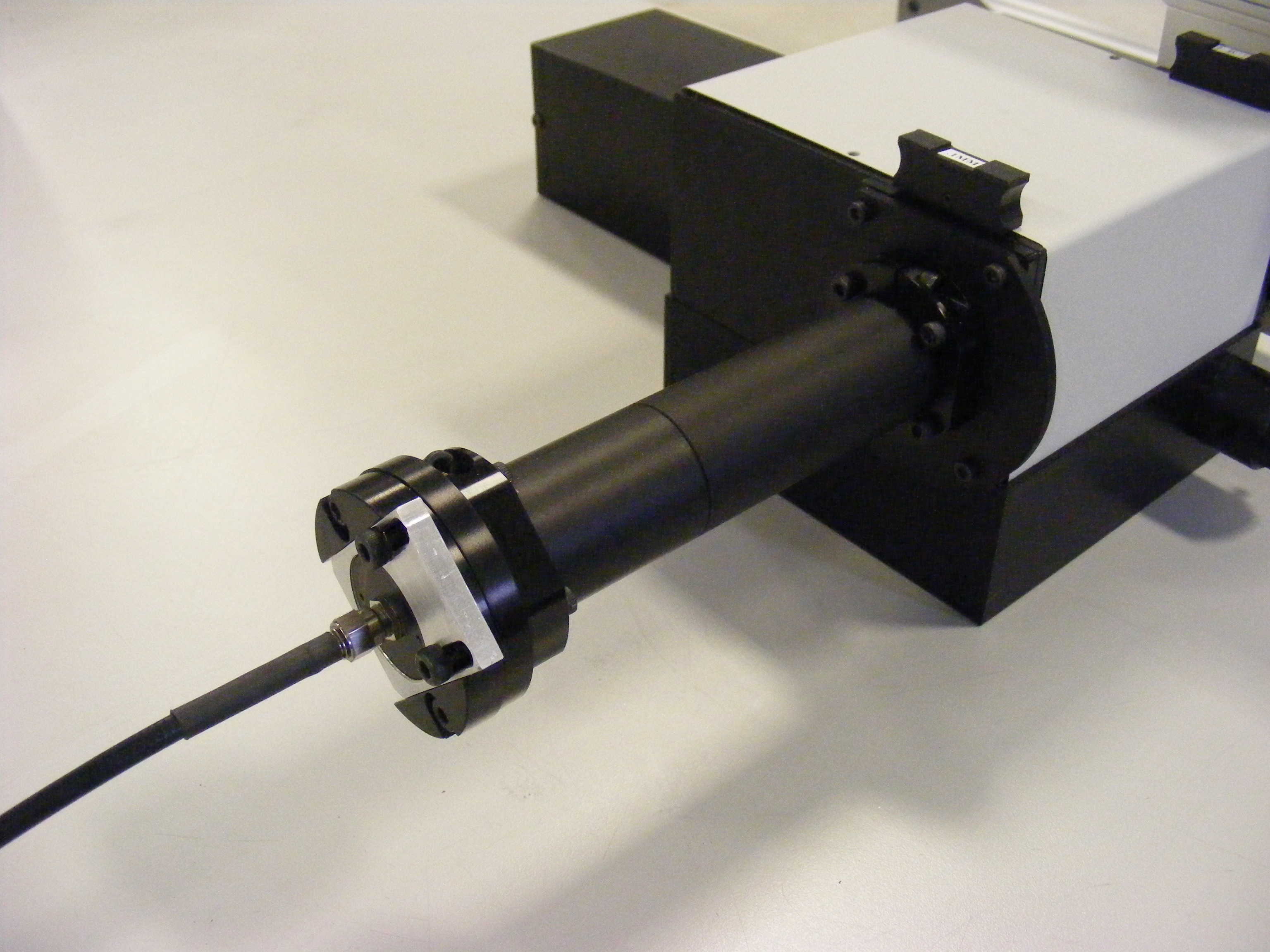 100-8049_coupling_an_SMA_fiber_to_a_9030_Monochroamtor.jpg